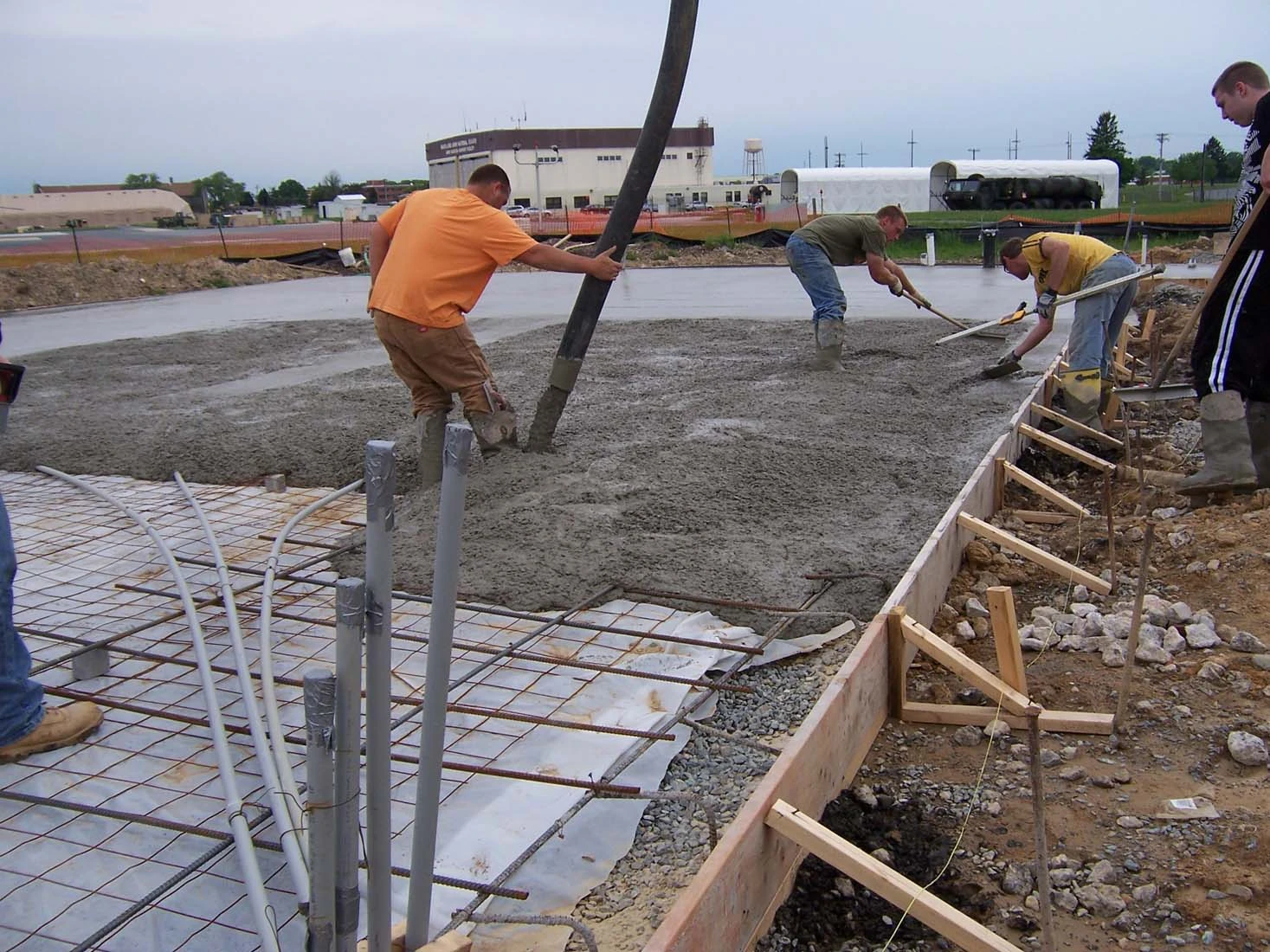 Base preparation, forms and steel reinforcement in place before a concrete pour